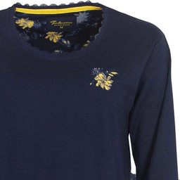 Donkerblauwe pyjama top met lange mouwen, ronde hals, kanten zoom en gele geborduurd bloem op de borst.
