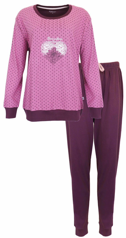 Donkerroze pyjama set met gestippelde top en effen broek. Top heeft bloemmotief en lange mouwen.