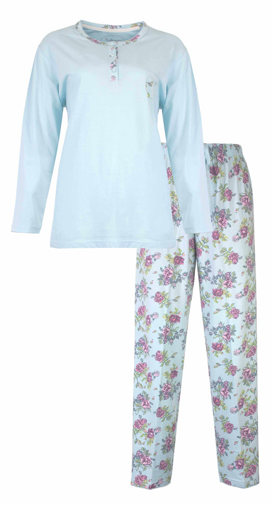 Lichtblauwe dames pyjama met lange mouwen en bloemenprint broek, gemaakt door Tenderness.