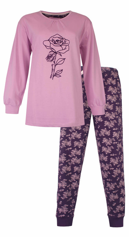 Lila dames pyjama met lange mouwen en rozenprint. Bovenstuk met rozenafbeelding, broek met bloemenmotief.