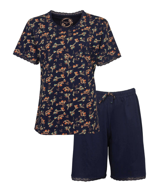 Donkerblauwe dames shortama met bloemeneurig bloemenpatroon, korte mouwen en korte broek met kanten zoom.