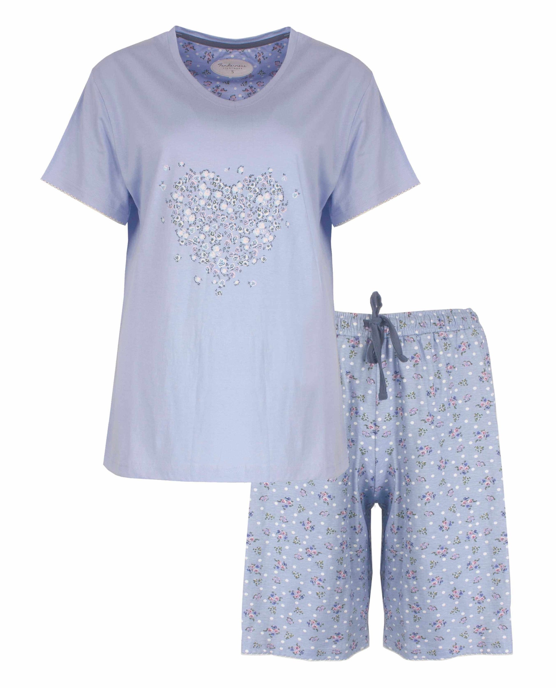 Lichtblauwe dames shortama met T-shirt met hartjesprint en bijpassende korte broek met bloemenpatroon