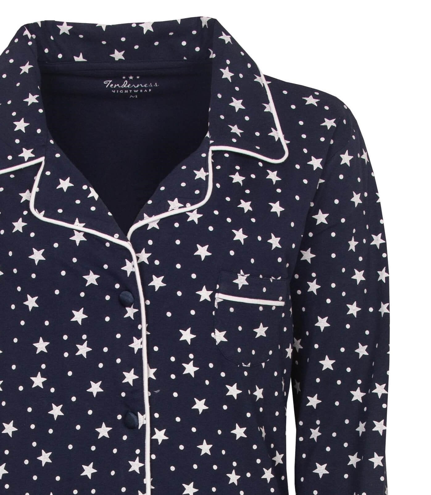 Donkerblauw nachthemd met witte sterren en stippen, knoopsluiting en borstzakje, merk Tenderness zichtbaar