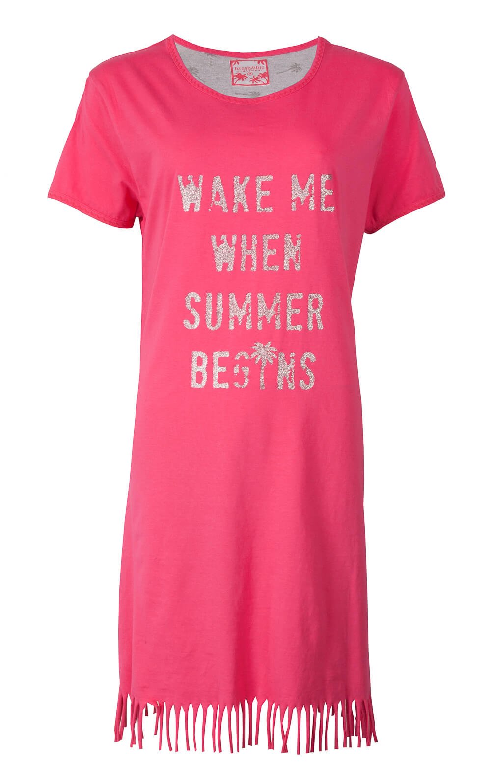 Roze nachthemd met 'Wake me when summer begins' tekst,itterprint, korte mouwen en franjes aan de onderkant